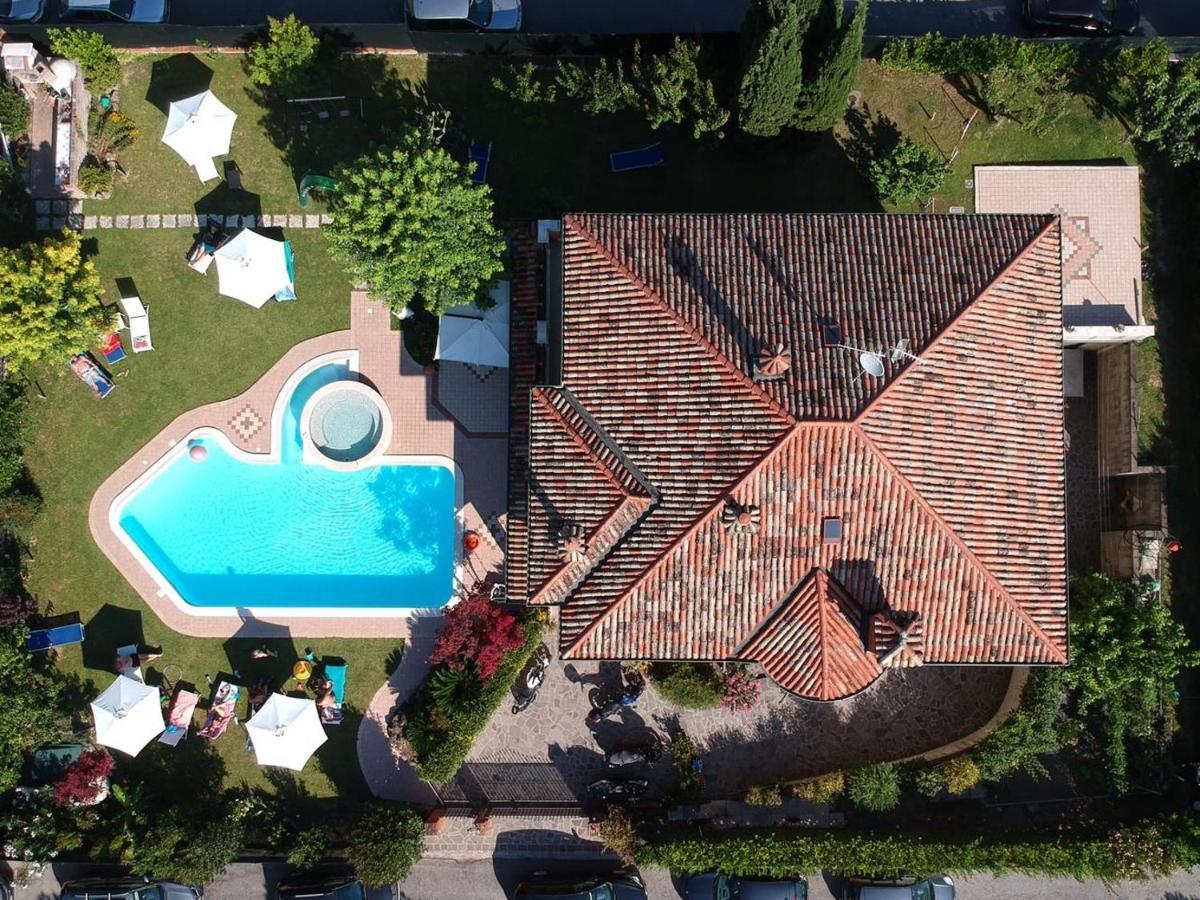 B&B Villa Giulia Дезенцано-дель-Гарда Екстер'єр фото